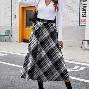 Plaid A-Line Midi Skirt in Black & White